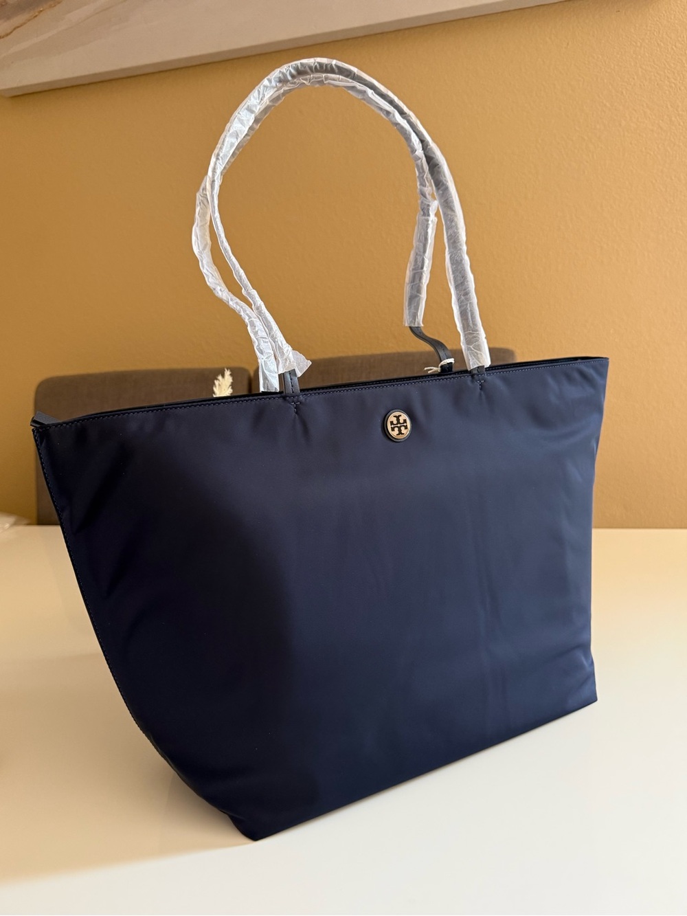 NWT , tory burch navy blue tote shoulder bag $300